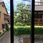 Ochaya Hasu, Une Maison De The Qui N\'A Jamais Servi De The