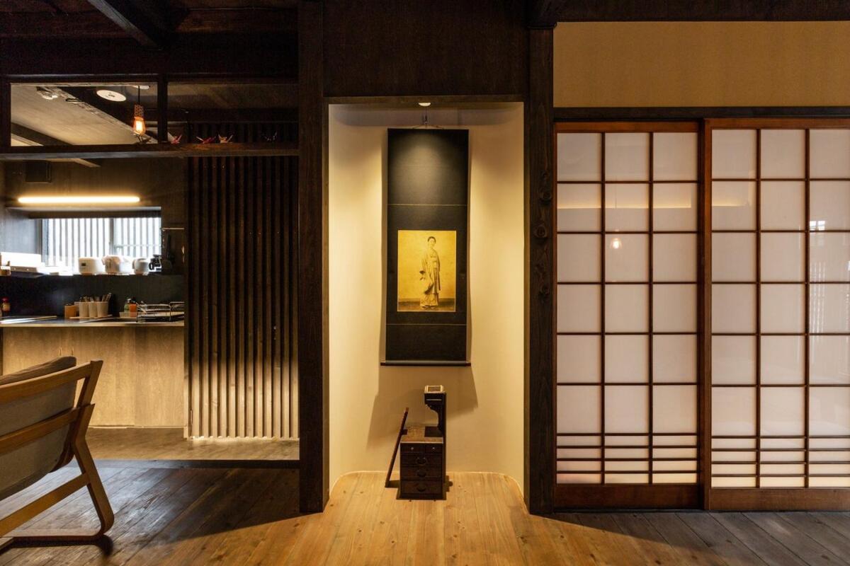 Ochaya Hasu, Maison De The Qui N'a Jamais Servi De The *